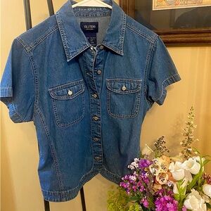 Solutions denim button-up top 💙